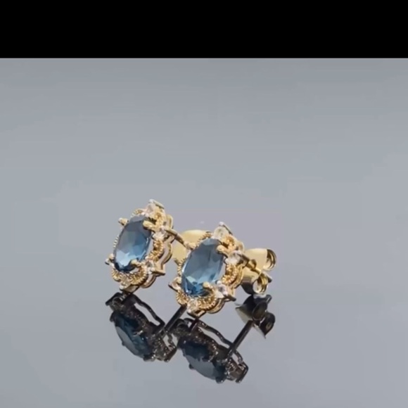 18k London Blue Topaz Earrings - Picture 6 of 9